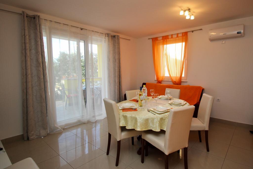 Apartments Koritnik Punat Pokoj fotografie